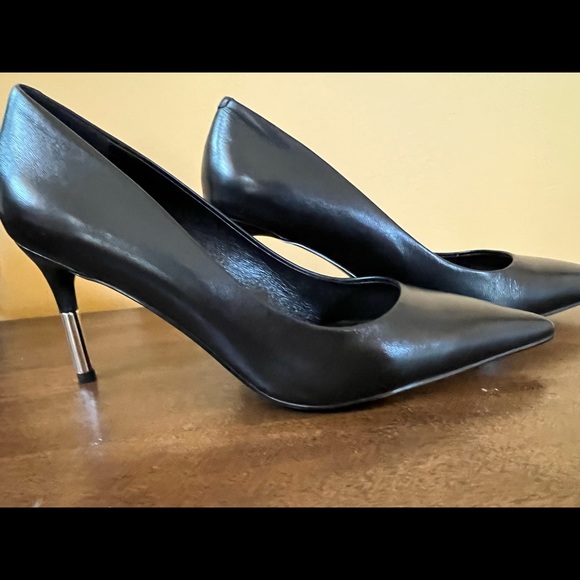 Byblos Black Pumps (EU 40/US 9) women's couture - Picture 5 of 6